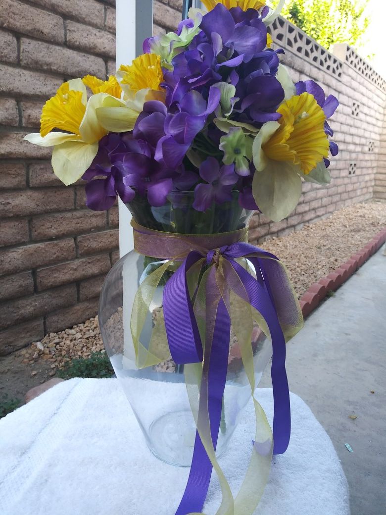 Glass vase with flowers