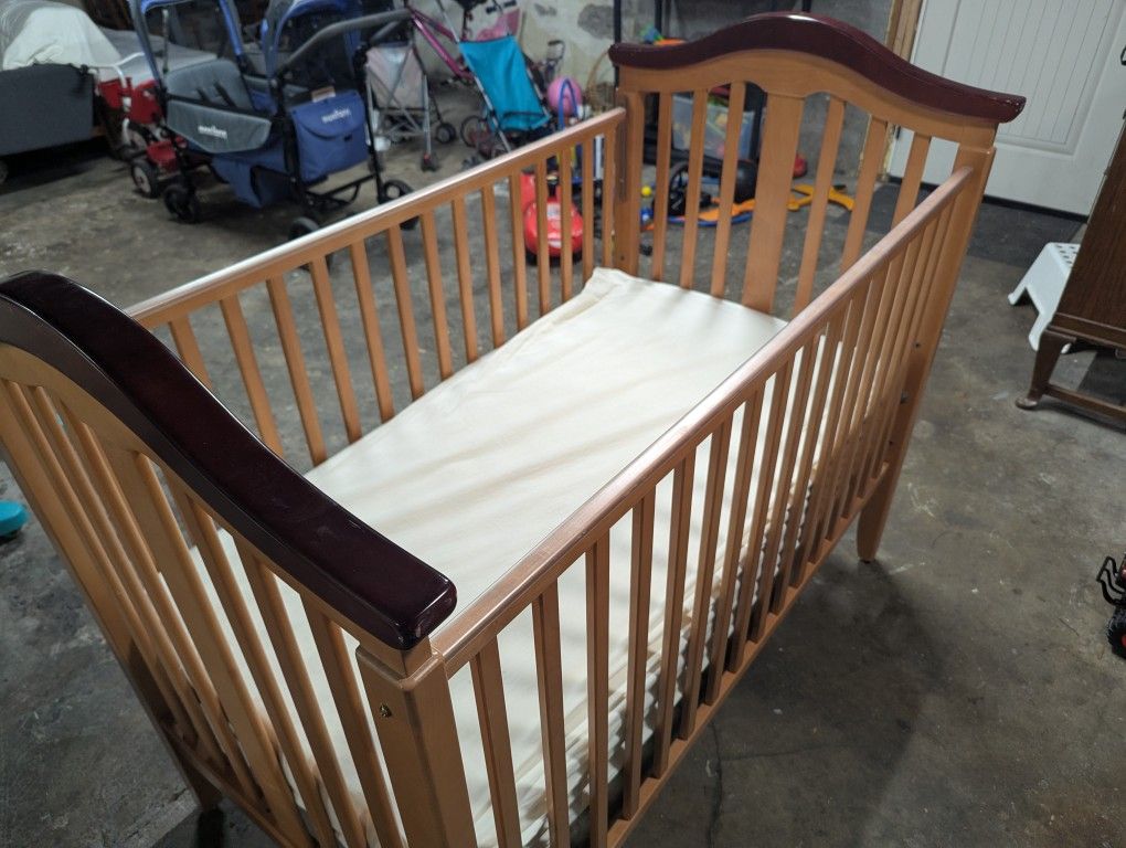 Ragazzi Adjustable Baby Crib, Solid Maple, Made In Canada