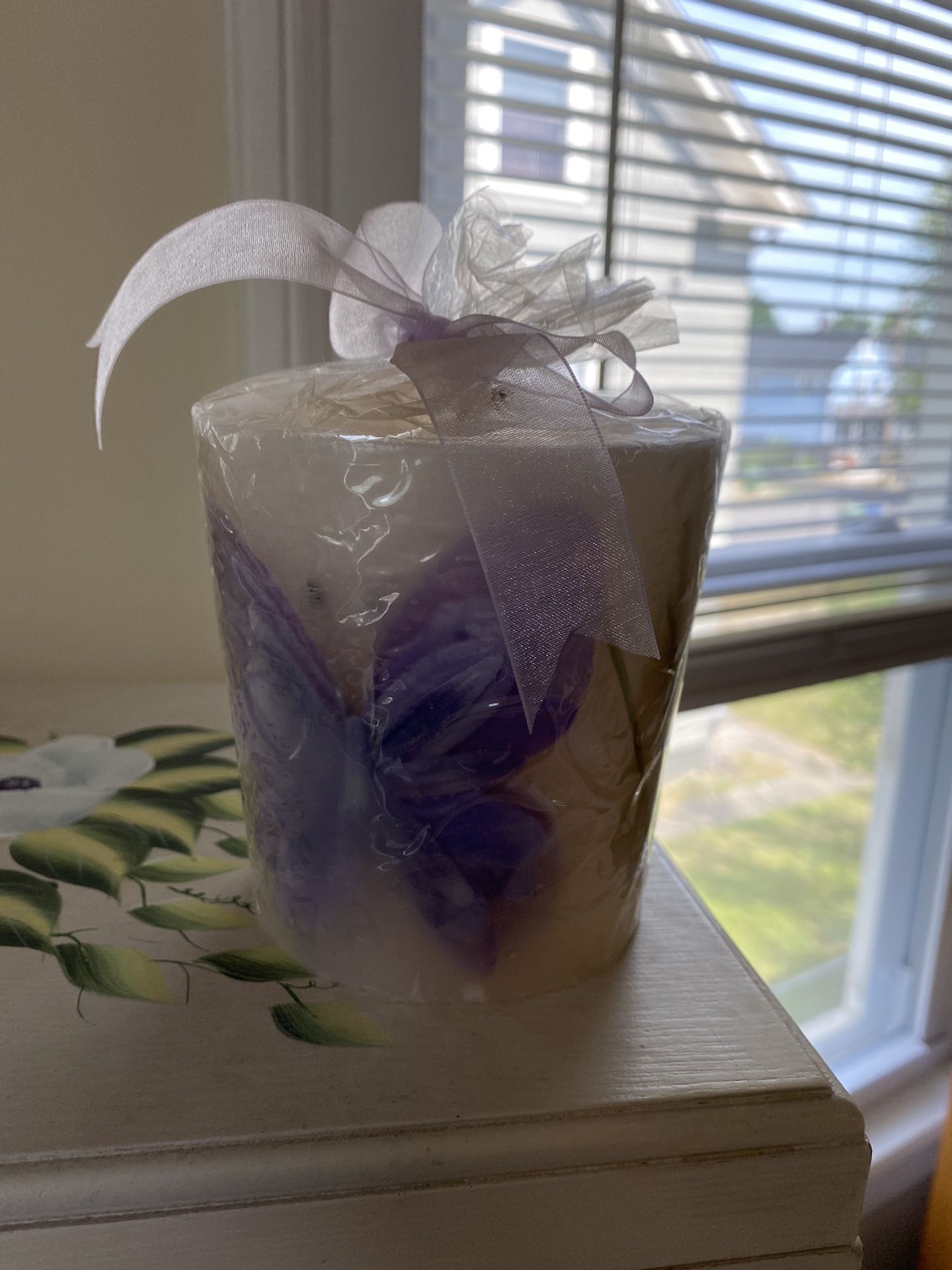 Linens -n- Things Purple  Butterfly  Pot Candle 