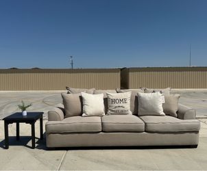 Beautiful 3 seater couch