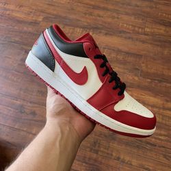 Jordan 1 Low “Bulls” Size 13