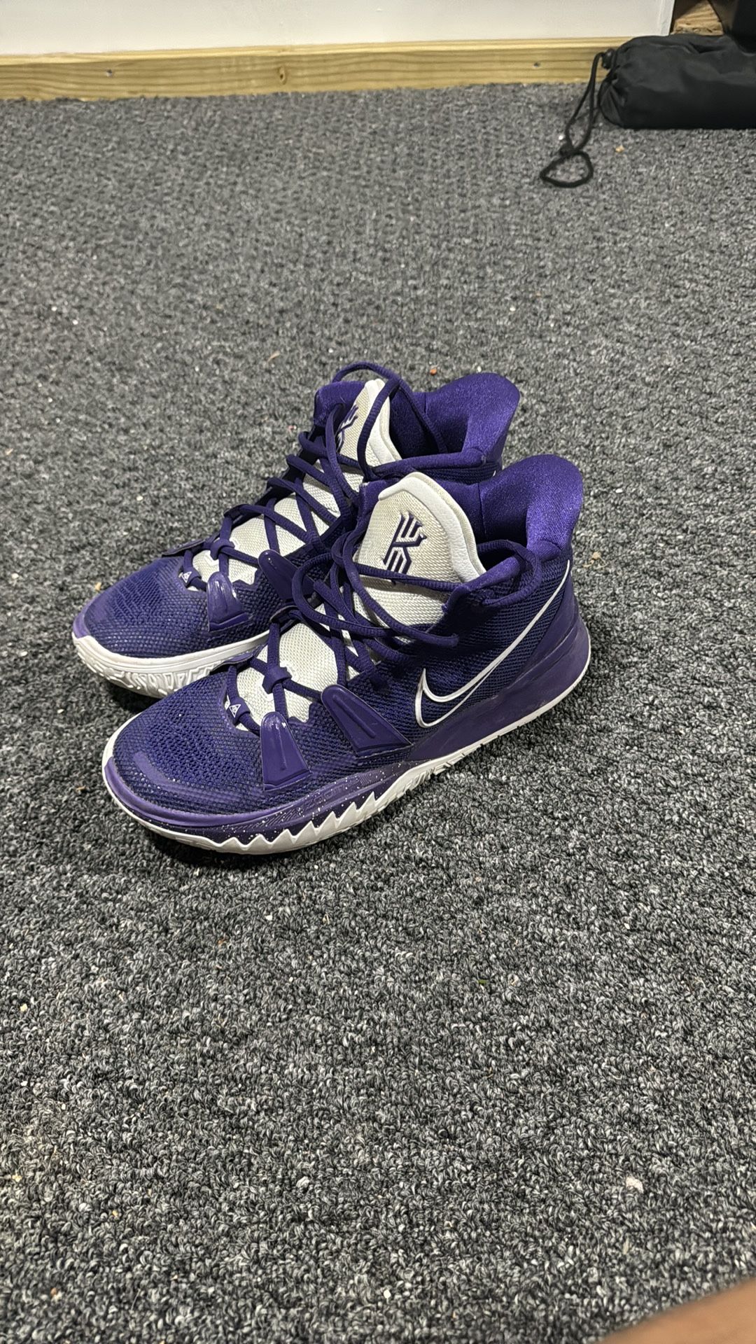 Nike Kyrie Court Purple