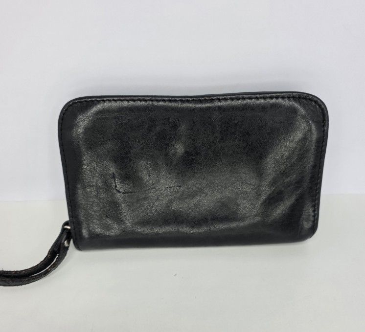 HOBO The Original Wristlet Wallet Zip Clutch Distressed Leather Black Zipper