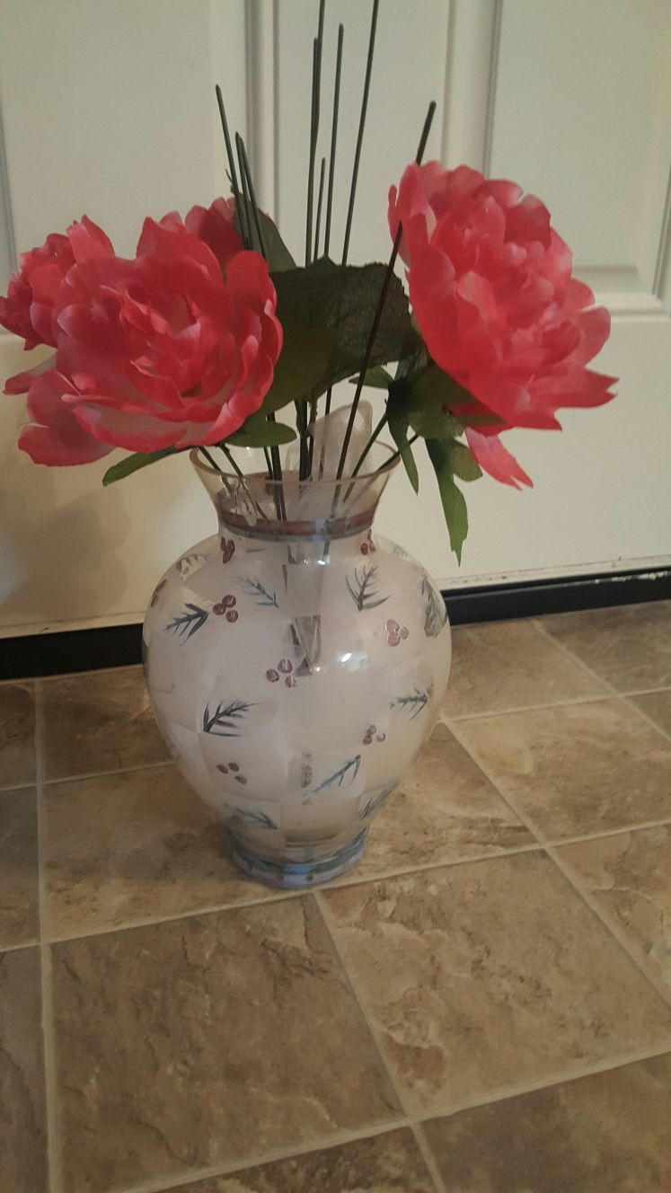 Pretty vase w/ flowers