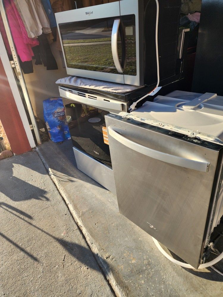 Set New Whirlpool Stove,Dishwasher And Microwave