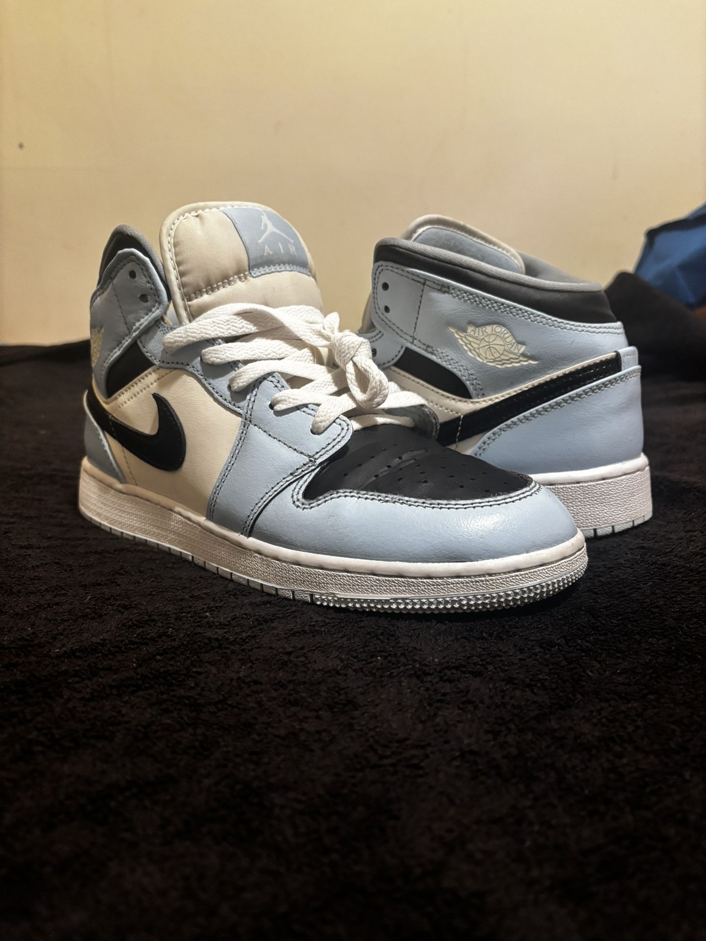 Size (7.5)Nike Air Jordan 1 Mid Ice Blue Black White UNC