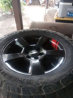 Chevy 20s red line 35X12.5 llantas