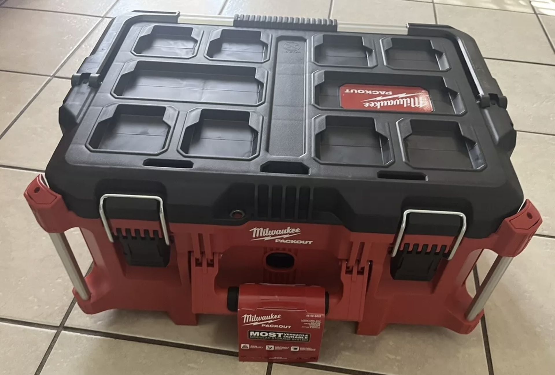 Milwaukee PACKOUT 22 in. Large Portable Tool Box. Brand NEW.