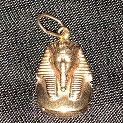 18 KARAT GOLD KING TUT CHARM