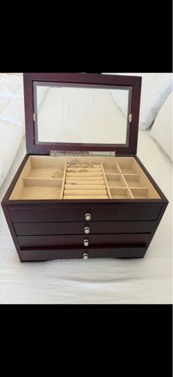 Jewelry box
