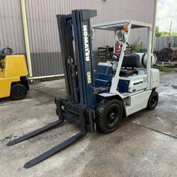 Komatsu 5000lb  Pneumatic Forklift 