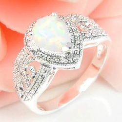 Luxurious Pear-Shaped Engagement Ring