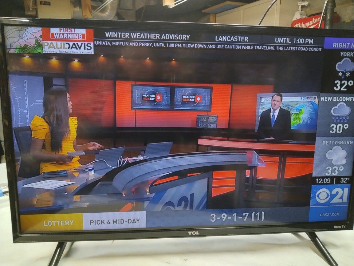 TCL 32" FULL HD ROKU SMART TV 