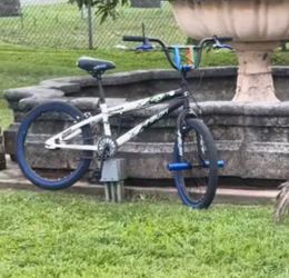 Have broken chair and has rusty chain breaks are good It works good though trade or offer.