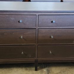 Beautiful (6) Drawer Dresser - Excellent Condition 