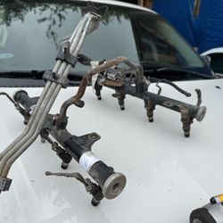 V8 4.8 Delphi Fuel Injectors With Rail From 2000 GMC Sierra 