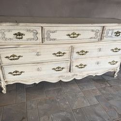 Vintage Looking Dresser 
