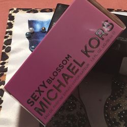 Michael Kors Sexy Blossom Perfume