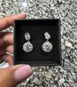 Moissanite 2 CT luxury dangle earrings(New)