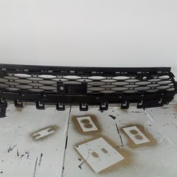 2022-2023-2024 LAND ROVER SPORT FRONT BUMPER  LOWER GRILLE 