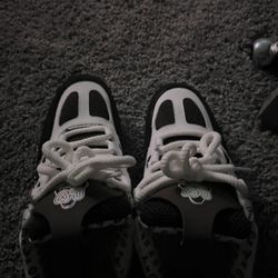 louis vuitton Skates Like New
