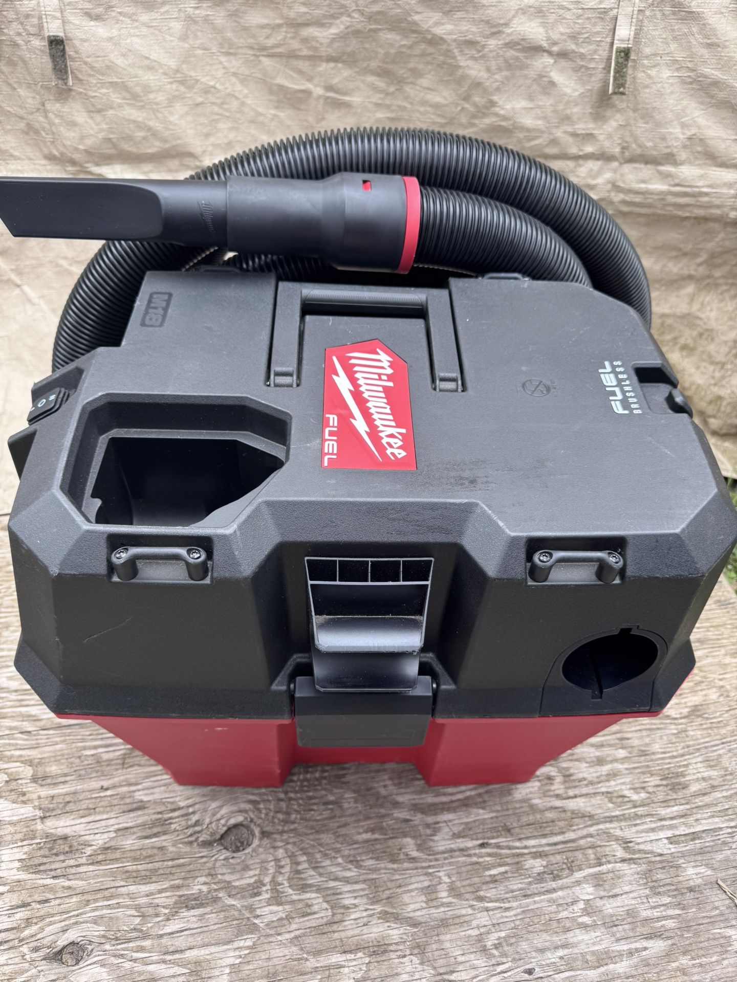 Milwaukee M18 FUEL 6 Gal. Cordless Wet/Dry Shop Vacuum