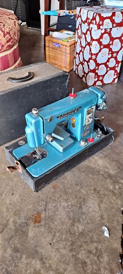 Sewing machine Antique Collectible
