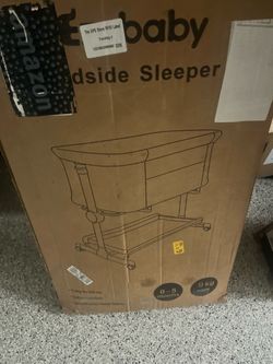 Baby Bedside Sleeper Bassinet in Box