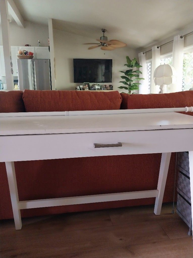 White Desk And Chair For Student
