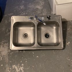 33 inch Dayton sink with delta faucet