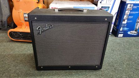 Fender Mustang GTX 100 Guitar Amp W/7 Button Footswitch Excellent!!!