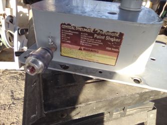 Pneumatic paint shaker