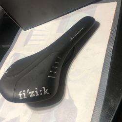 Fizik Antares R5 Manganese Rail 141mm Road Bike Saddle Black 215g