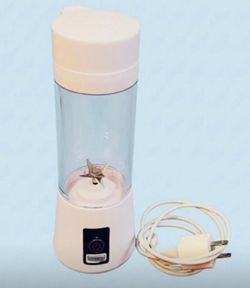 Portable Blender Juicer Cup USB Rechargeable Smoothies Mixer Fruit Machine + Charger.