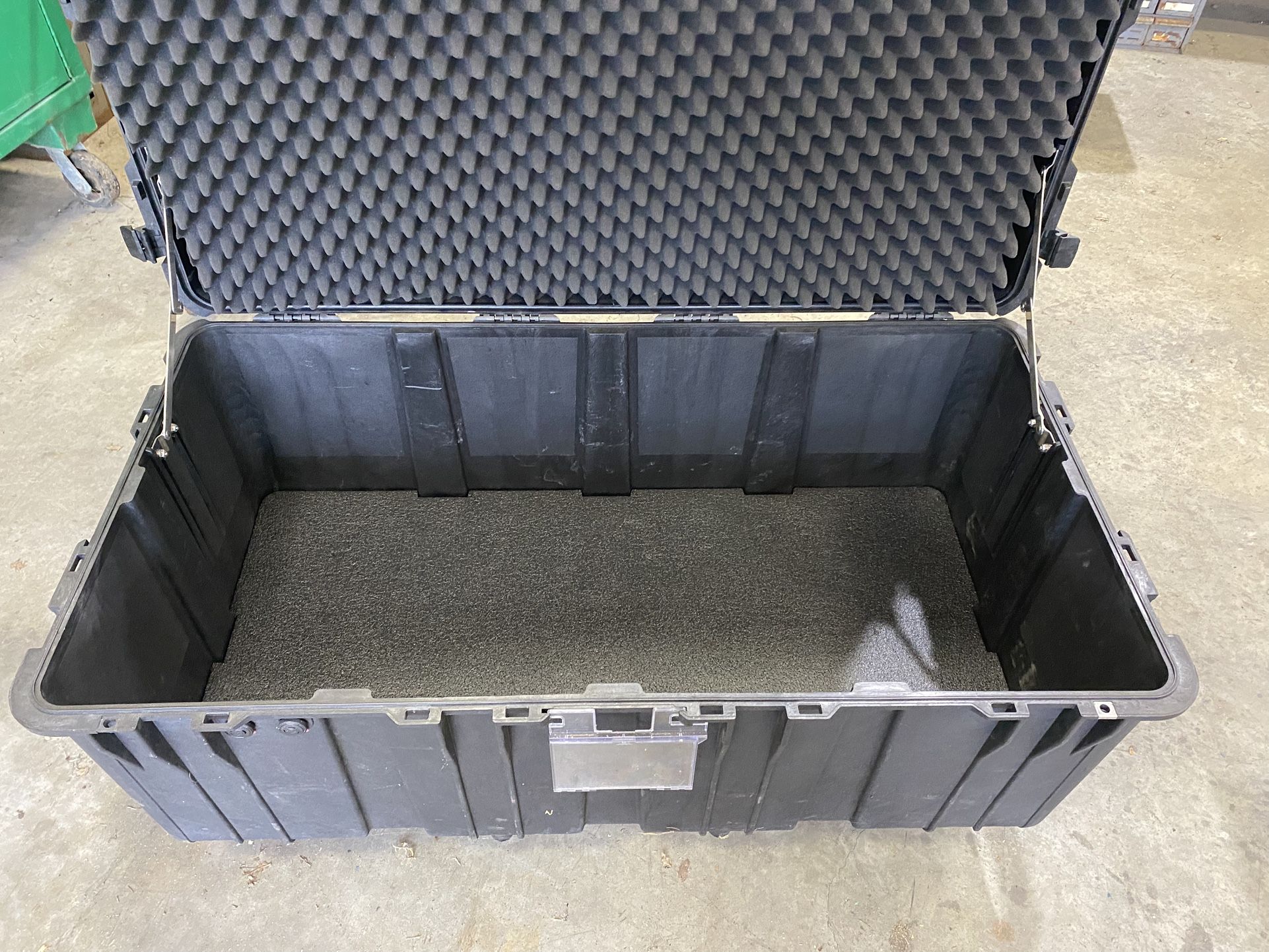 Giant Pelican Case In Perfect Condition #0550