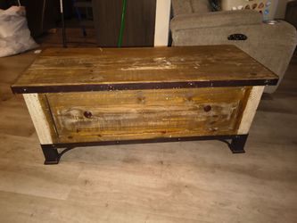 Vintage-style trunk