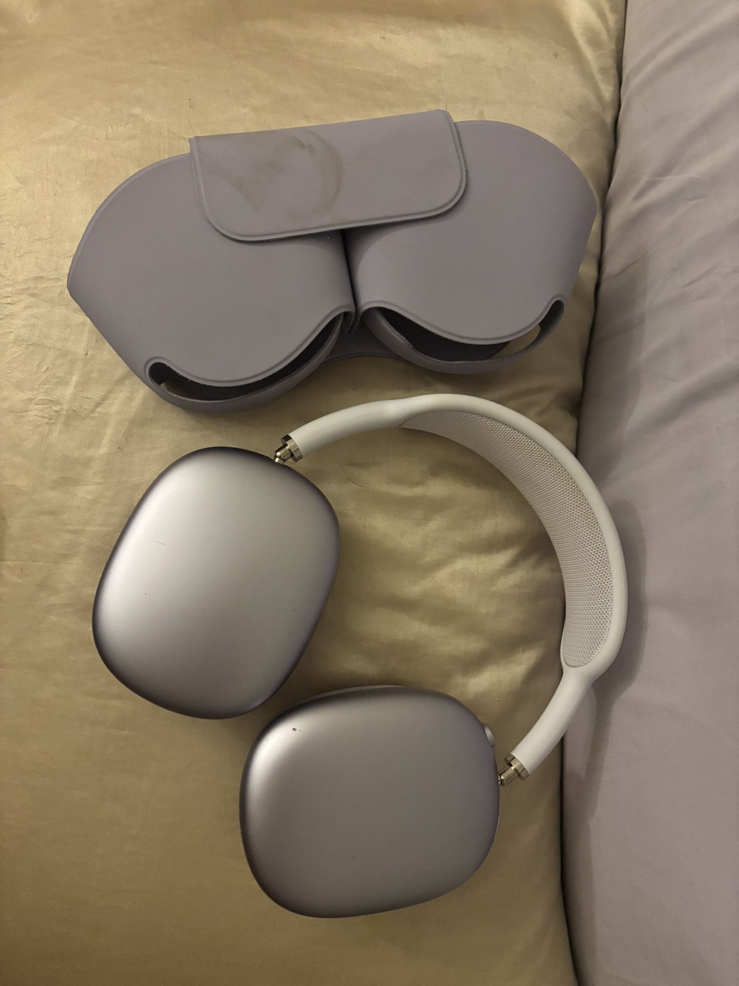 Lavander Airpod Max’s