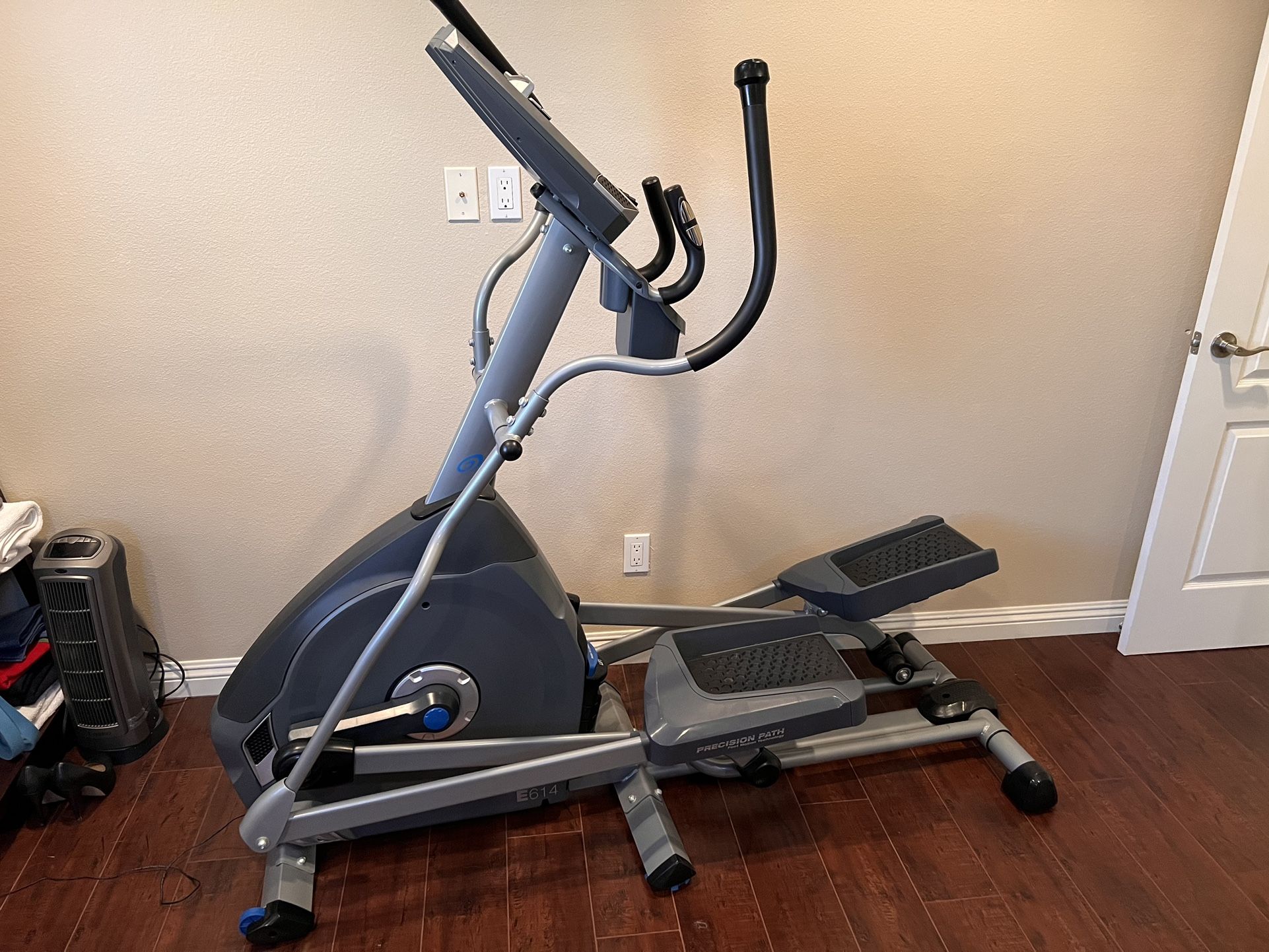 Nautilus E614 Elliptical Exercise Machine 