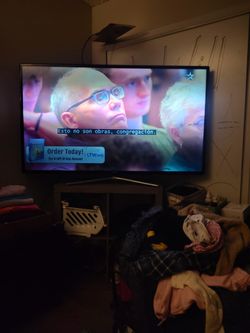 Large Flat Screen LED TV smart TV 65 inch