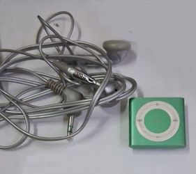 Apple Shuffle and earphones