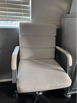 White desk chair