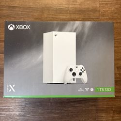 XBOX Series X (Digital Edition) + 3 Wireless Controllers + Charging Station
