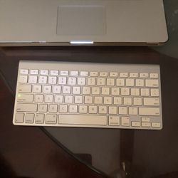 Apple Mac bluetooth keyboard Clean
