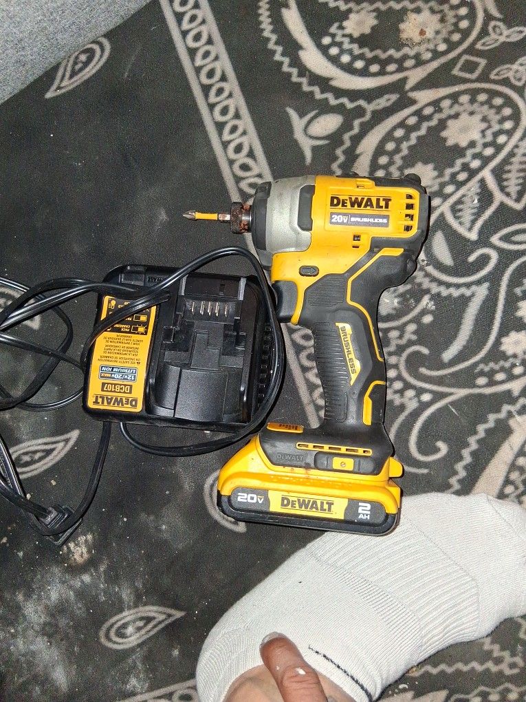 DeWAlt Drill