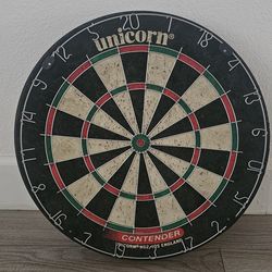 Unicorn Contender Bristle Dartboard – Lightly Used – Great Condition