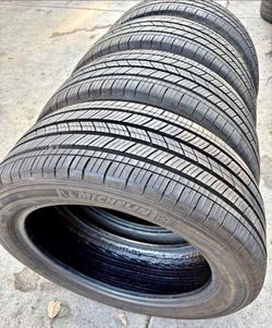 215/50/17 Michelin 📍📍 Selling a set of 4 tires with 80% tread life remaining 📍🌟