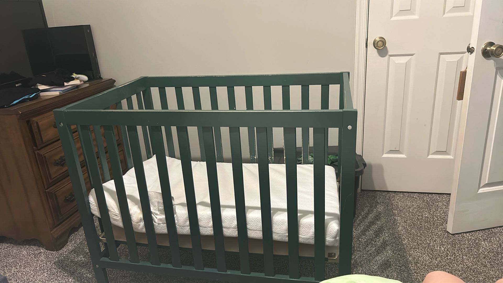 Mini Crib (Dream On Me)