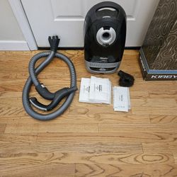 New Cond MIELE VACUUM  WORKS EXCELLENT. , IN THE BOX 