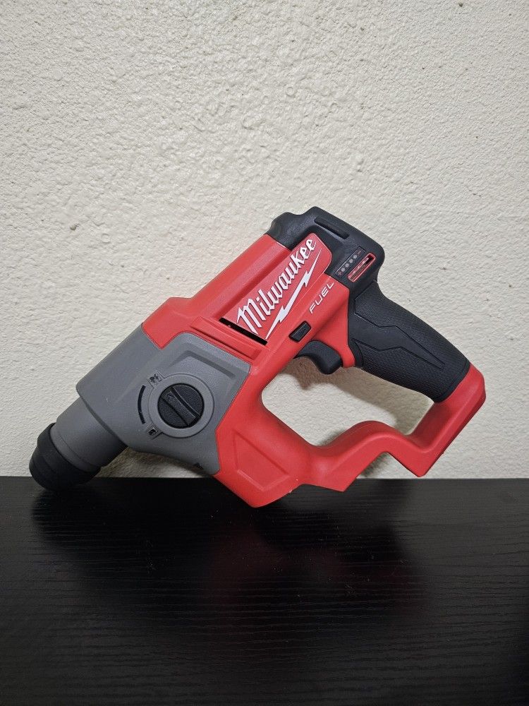 MILWAUKEE M12 FUEL 5/8 SDS PLUS ROTARY HAMMEER