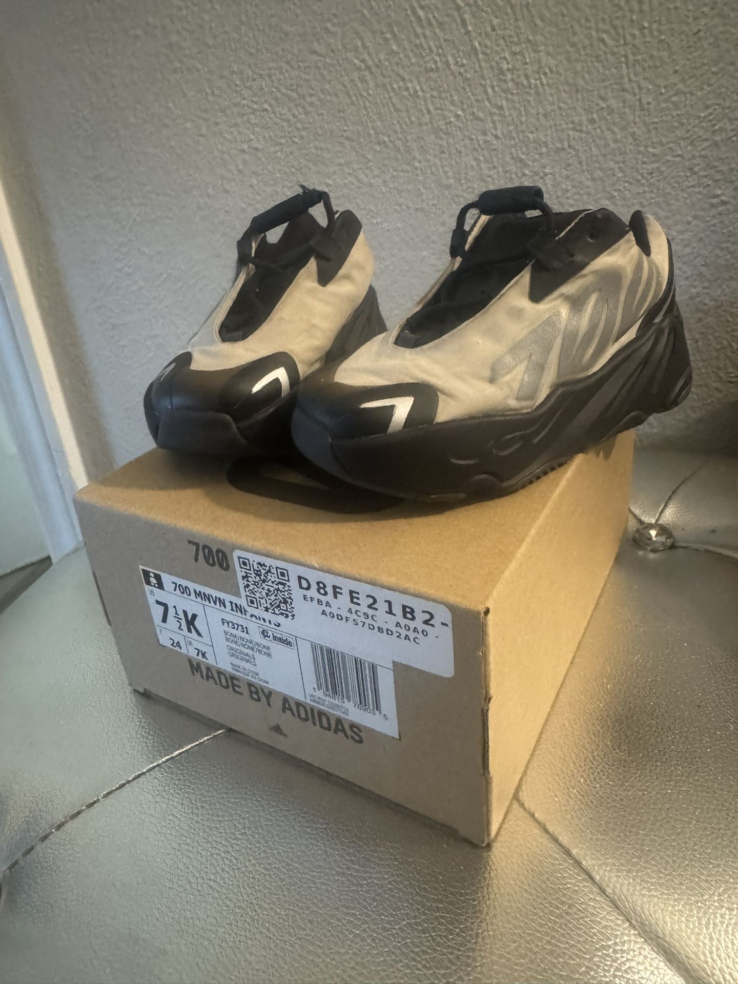 Infant Yeezy 700 size 7.5